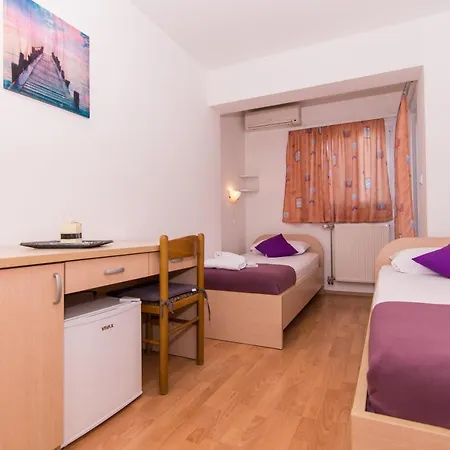 Vendégház Jadran 2 *